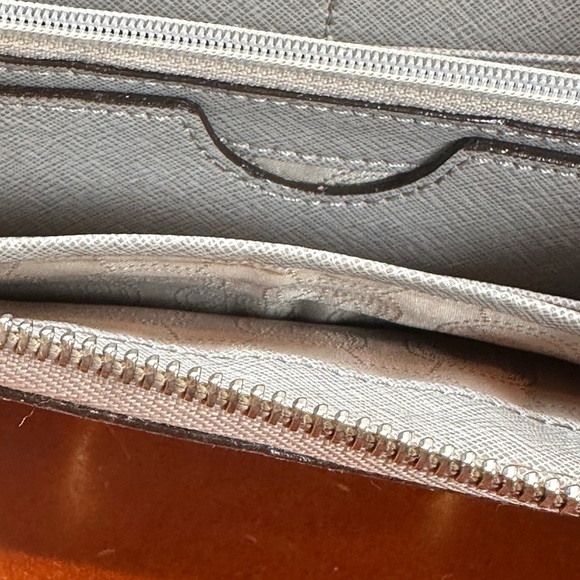 Michael Kors Wallet Jet Set Travel Continental Zip Around/ Pearl Gray - Picture 11 of 13